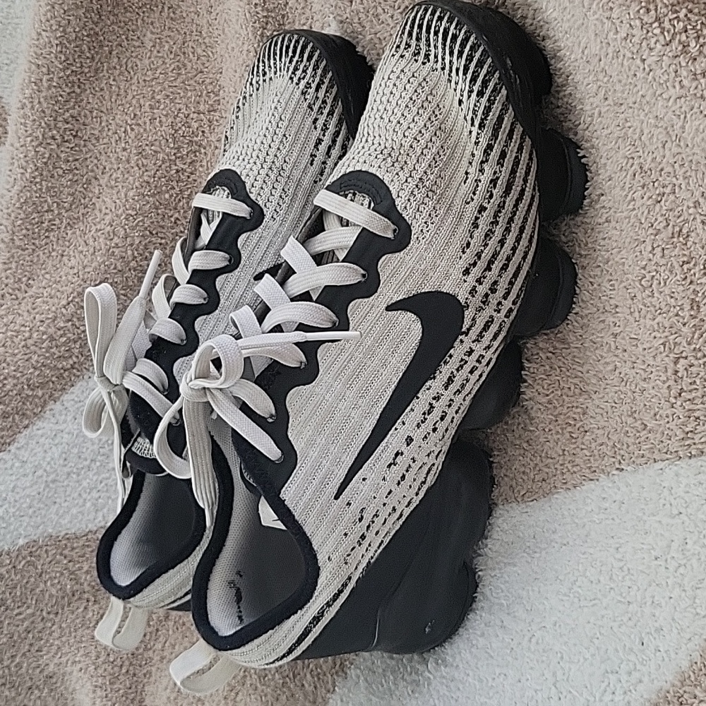 NIKE AIR VaporMax Flyknit 3 White/Black Size 8.5W Size 6.5M